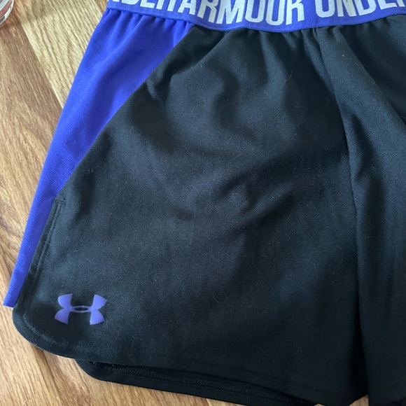 Under armour women’s shorts - Picture 3 of 5